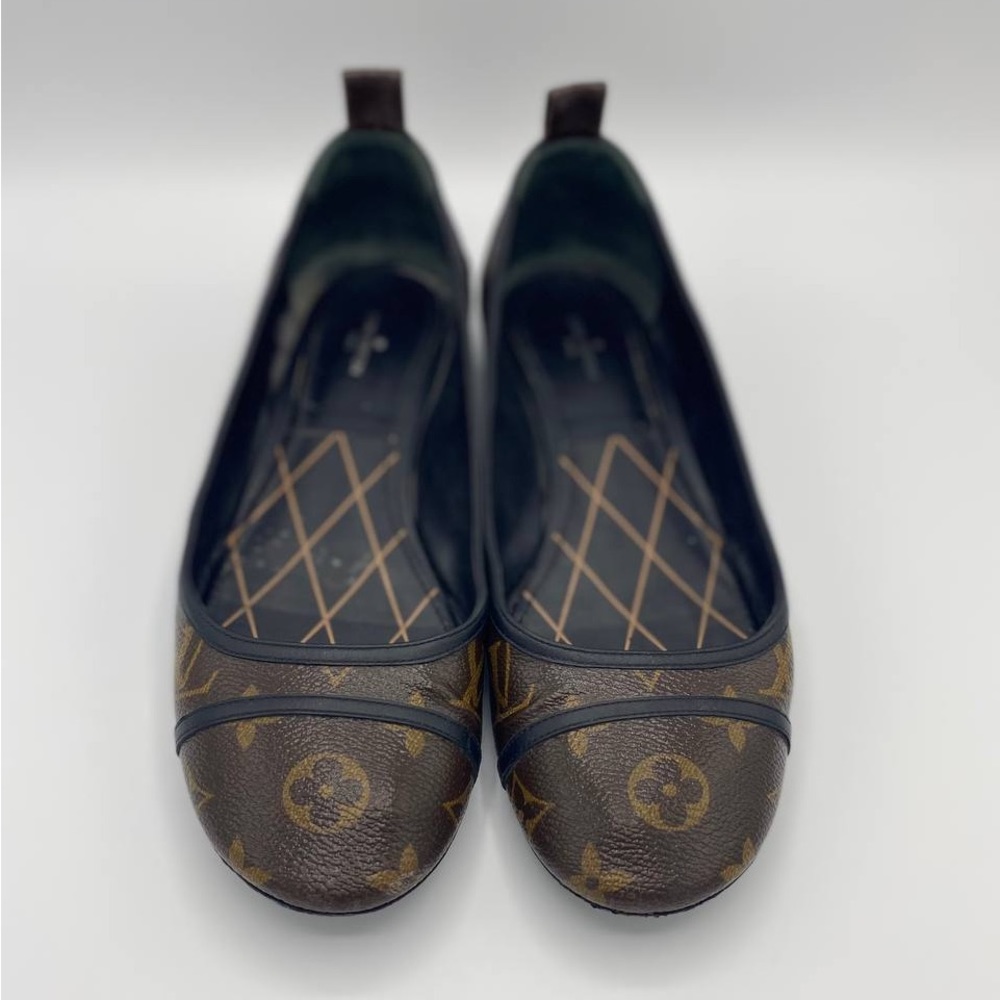 Louis Vuitton flats. Very rare and hard to find